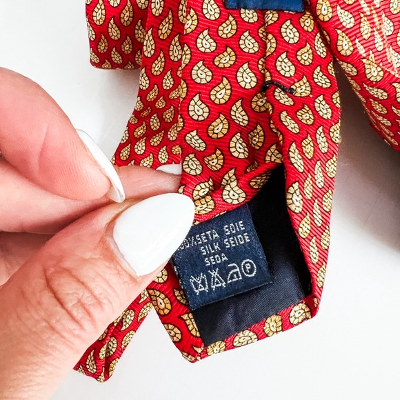 100% Silk Burberry Red Teardrop Patterned Vintage Men’s Tie - Picture 3 of 4